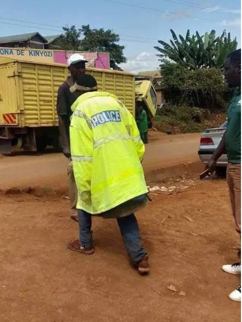 It's Never a dull Moment in KENYA,Did this guy steal a police jacket? –(PHOTO)