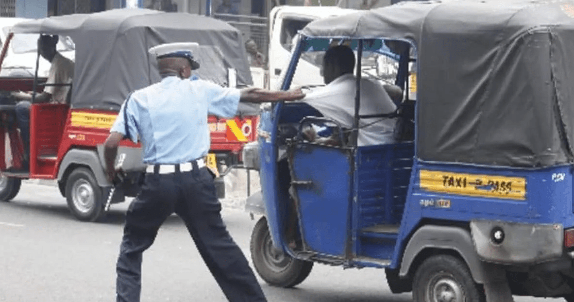 Drama as Murang’a Police officer is arrested for violently robbing a Tuk Tuk rider Sh 1,100