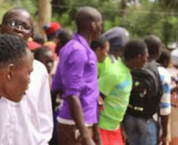 Kisumu Teacher Runs For His Life After He Was Caught red handed transferring money from The Principal's Office On Saturday.