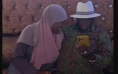 Latest romantic videos of MARY KILOBI pampering her husband FRANCIS ATWOLI in Garissa – This mzee is enjoying life.