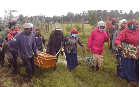 Uthamaki is a scam – See how Nyandarua residents are transporting deceased bodies due to bad roads (PHOTOs)